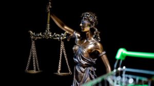 Chicago Chapter 7 Bankruptcy Lawyer lady justice holding scales